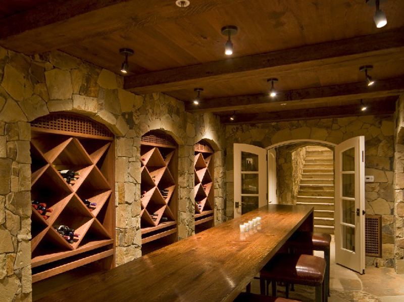 地下室潮湿：原因和解决方案